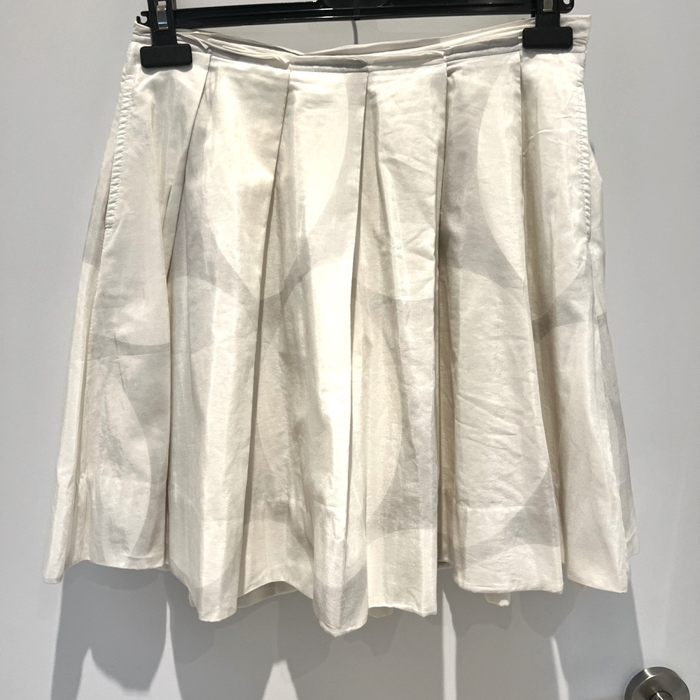 ❤️ Gorgeous silk blend full pleated skirt (above the knee) with pockets!